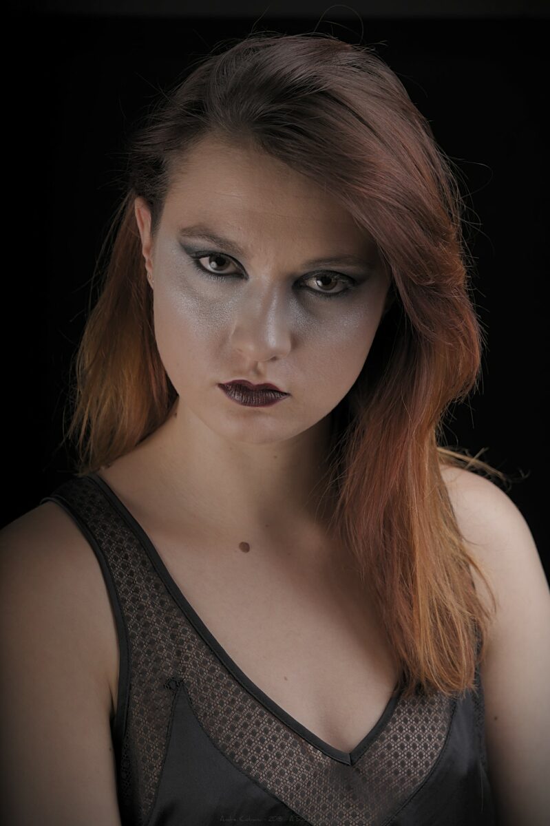 Séance photo portrait en studio avec le maquillage de Laurie