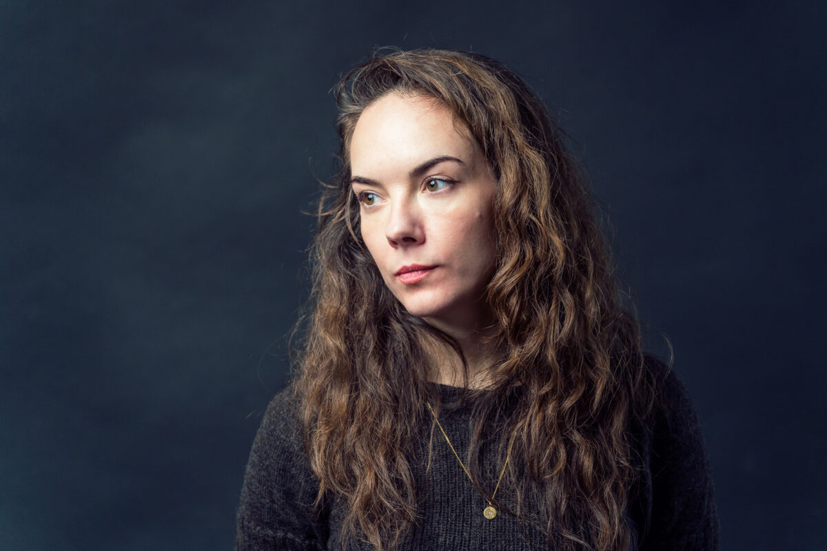 Portrait de Carole en studio.